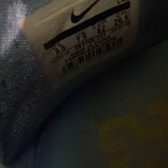 Nike LeBron 16 - Picture 4 of 6